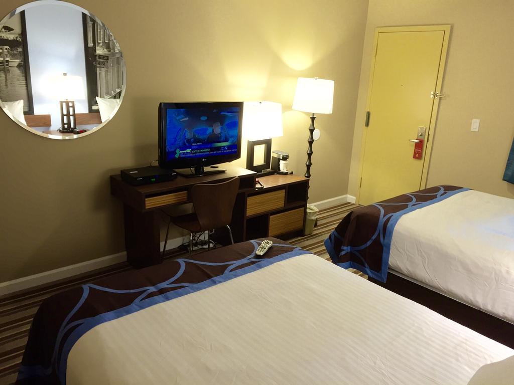 Hotel Super 8 By Wyndham Asbury Park Pokoj fotografie